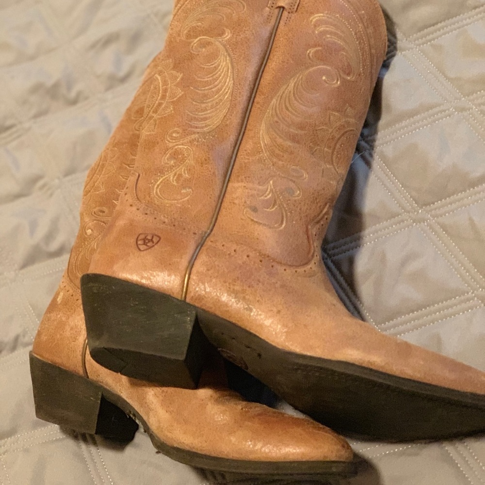 Women’s Ariat Boots!